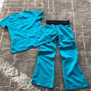 Wonder wink scrub set